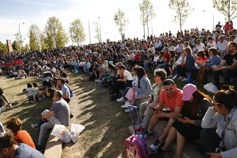 Foto 28 - Mayalde pone el ritmo al Lunes de Aguas con su m&uacute;sica en el parque Elio Antonio de Nebrija