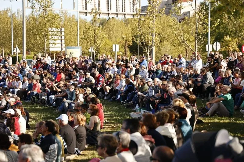 Foto 20 - Mayalde pone el ritmo al Lunes de Aguas con su m&uacute;sica en el parque Elio Antonio de Nebrija