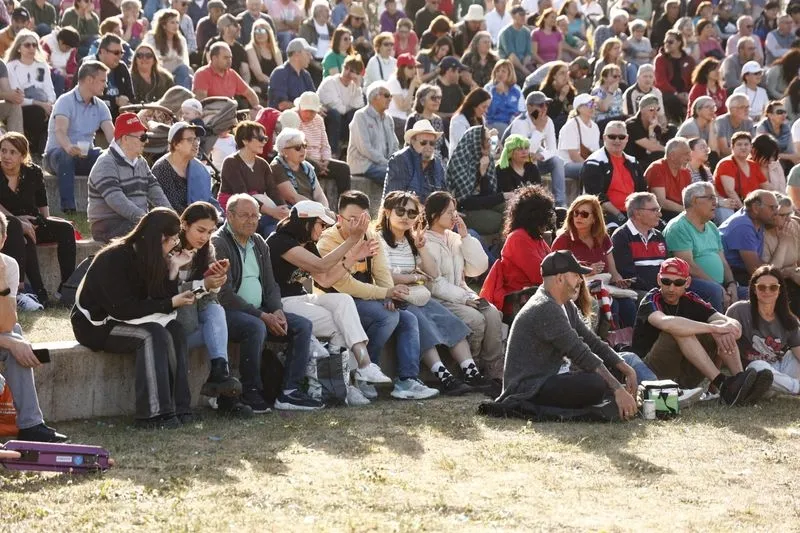 Foto 15 - Mayalde pone el ritmo al Lunes de Aguas con su m&uacute;sica en el parque Elio Antonio de Nebrija