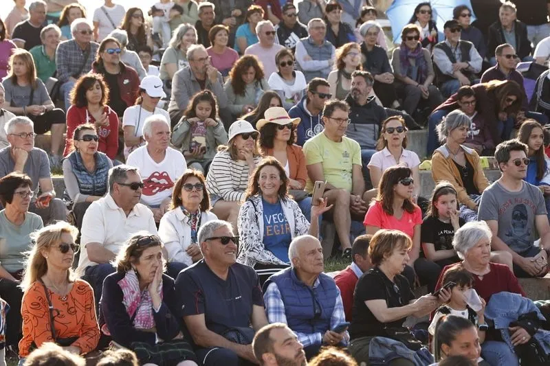 Foto 12 - Mayalde pone el ritmo al Lunes de Aguas con su m&uacute;sica en el parque Elio Antonio de Nebrija