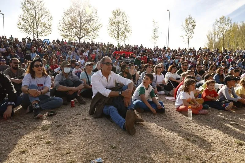 Foto 8 - Mayalde pone el ritmo al Lunes de Aguas con su m&uacute;sica en el parque Elio Antonio de Nebrija