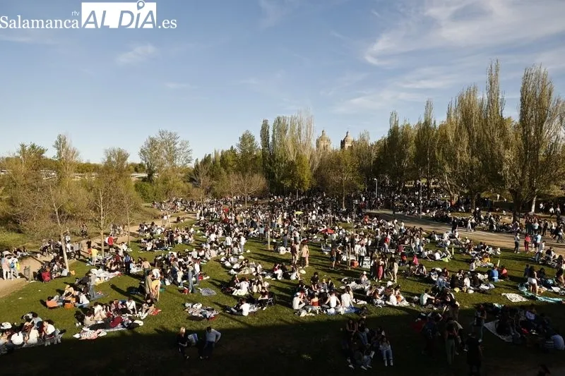 Foto 14 - El buen tiempo anima a la celebraci&oacute;n del Lunes de Aguas