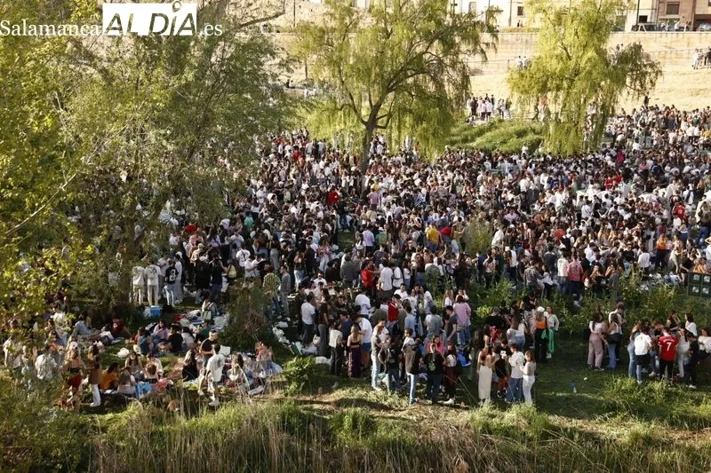 Foto 12 - El buen tiempo anima a la celebraci&oacute;n del Lunes de Aguas