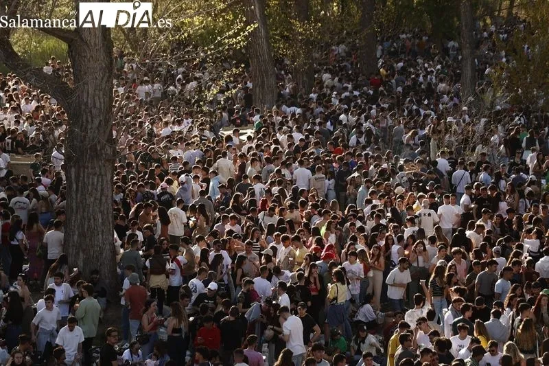 Foto 10 - El buen tiempo anima a la celebraci&oacute;n del Lunes de Aguas