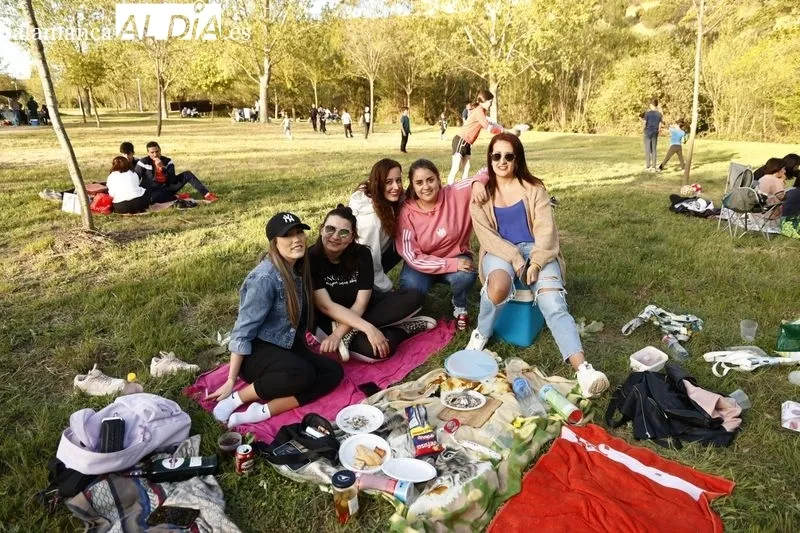 Foto 4 - El buen tiempo anima a la celebraci&oacute;n del Lunes de Aguas