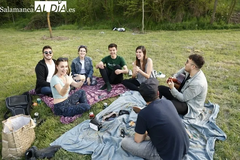 Foto 3 - El buen tiempo anima a la celebraci&oacute;n del Lunes de Aguas