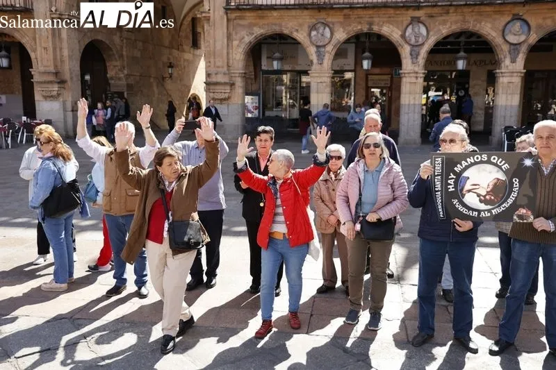 Foto 18 - El Abrazo a la Plaza Mayor llega gracias a una nueva iniciativa de Manos Unidas