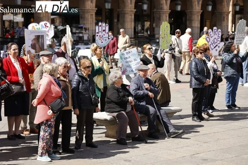 Foto 17 - El Abrazo a la Plaza Mayor llega gracias a una nueva iniciativa de Manos Unidas