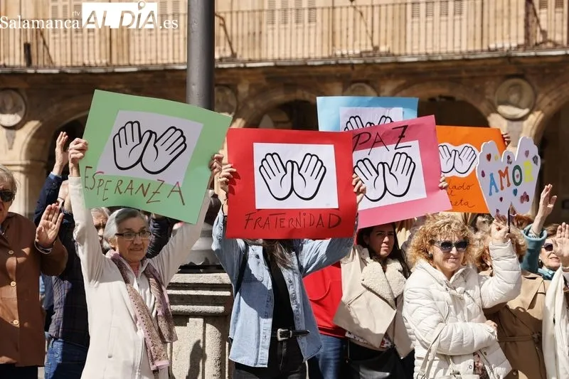 Foto 14 - El Abrazo a la Plaza Mayor llega gracias a una nueva iniciativa de Manos Unidas