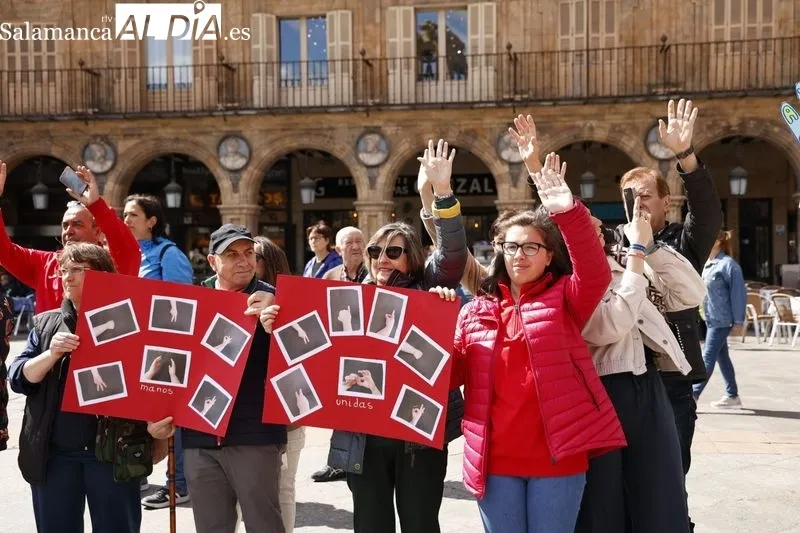 Foto 13 - El Abrazo a la Plaza Mayor llega gracias a una nueva iniciativa de Manos Unidas