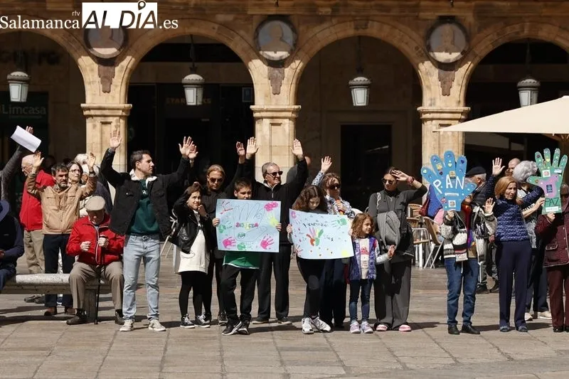 Foto 10 - El Abrazo a la Plaza Mayor llega gracias a una nueva iniciativa de Manos Unidas