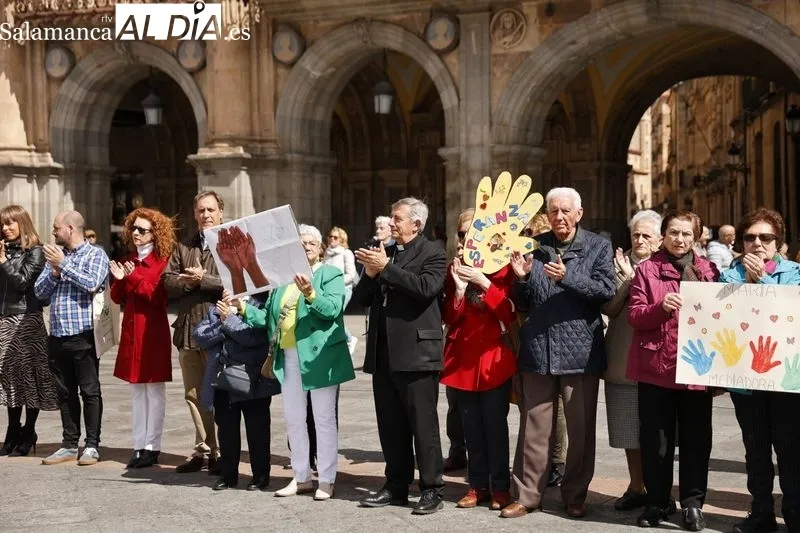 Foto 8 - El Abrazo a la Plaza Mayor llega gracias a una nueva iniciativa de Manos Unidas