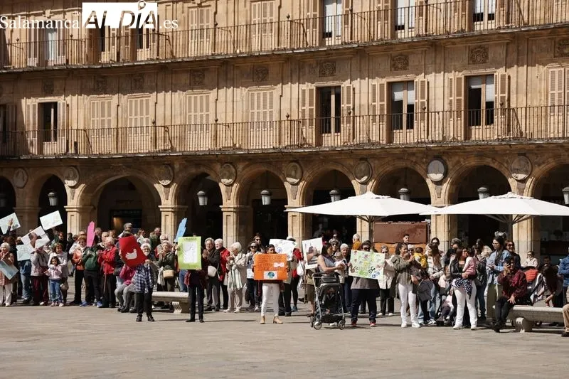 Foto 7 - El Abrazo a la Plaza Mayor llega gracias a una nueva iniciativa de Manos Unidas