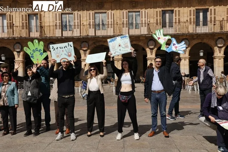Foto 5 - El Abrazo a la Plaza Mayor llega gracias a una nueva iniciativa de Manos Unidas