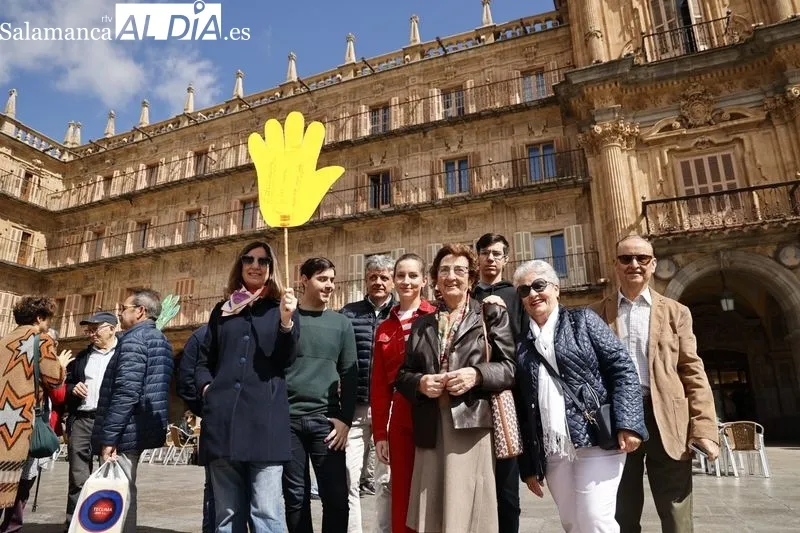Foto 3 - El Abrazo a la Plaza Mayor llega gracias a una nueva iniciativa de Manos Unidas