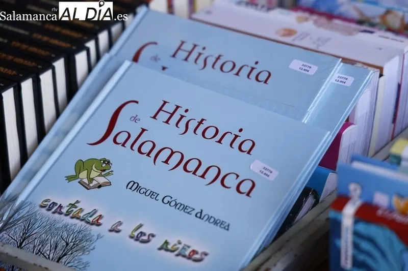 Foto 43 - El D&iacute;a del Libro llena de cultura la Plaza Mayor 