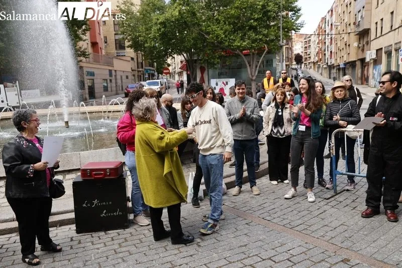 Foto 16 - Sara Ros y Beatriz Oliver, premiadas con la mejor obra del Concurso Galer&iacute;a Urbana del barrio del Oeste