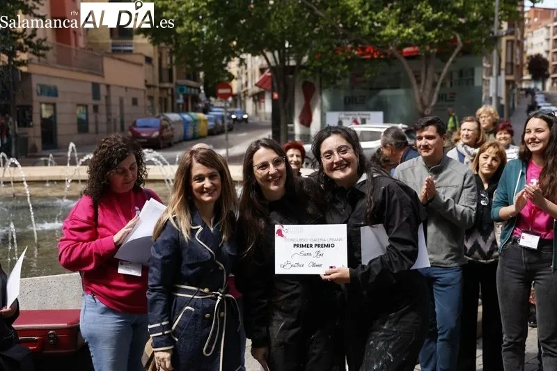 Foto 9 - Sara Ros y Beatriz Oliver, premiadas con la mejor obra del Concurso Galer&iacute;a Urbana del barrio del Oeste