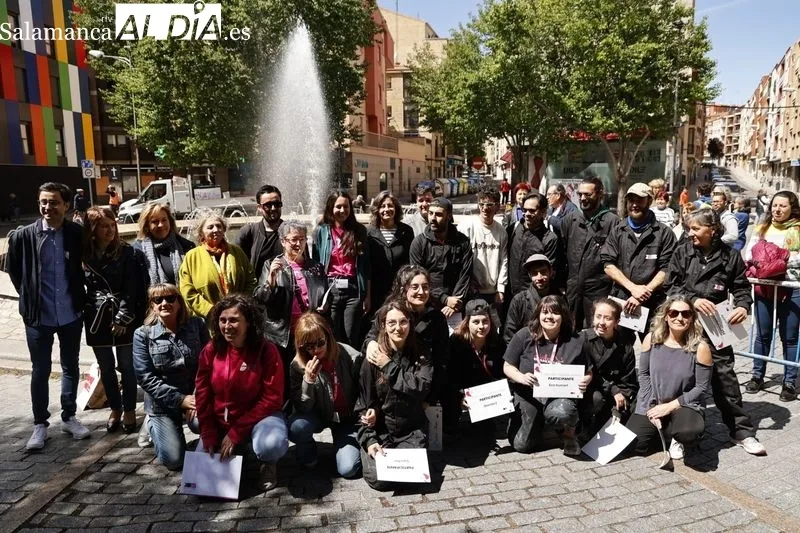Foto 6 - Sara Ros y Beatriz Oliver, premiadas con la mejor obra del Concurso Galer&iacute;a Urbana del barrio del Oeste