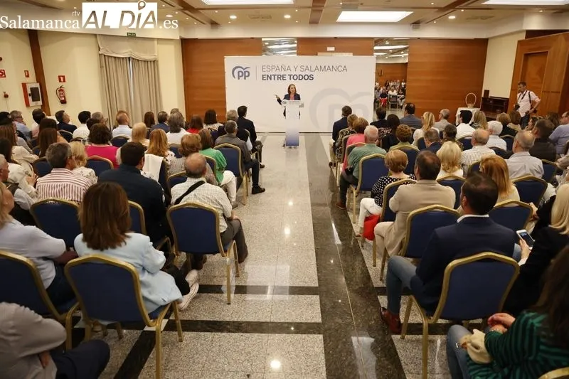 Foto 2 - Cuca Gamarra clausura junto a Ma&ntilde;ueco y a Carbayo la Convenci&oacute;n de candidatos del PP de Salamanca