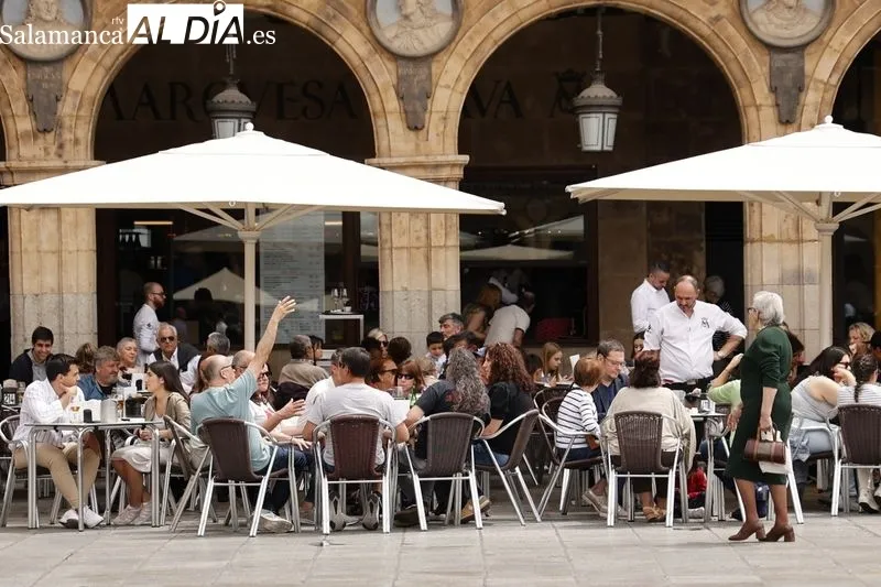 Ambiente en el centro de Salamanca este domingo. Fotos: David Sañudo