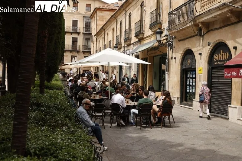 Ambiente en el centro de Salamanca este domingo. Fotos: David Sañudo