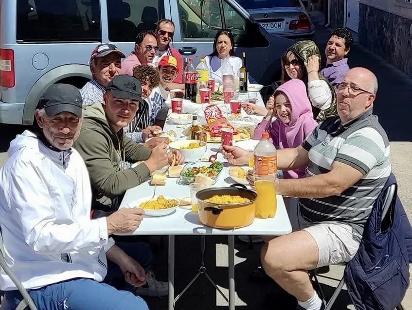 Foto 4 - Una animada y multitudinaria paellada pone el broche de oro a las Fiestas del Voto en Villoria
