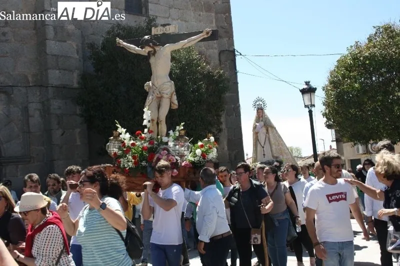 Foto 2 - Primaveral y esperada: As&iacute; se ha vivido la hist&oacute;rica romer&iacute;a de los Quintos de Alaraz este lunes de aguas 