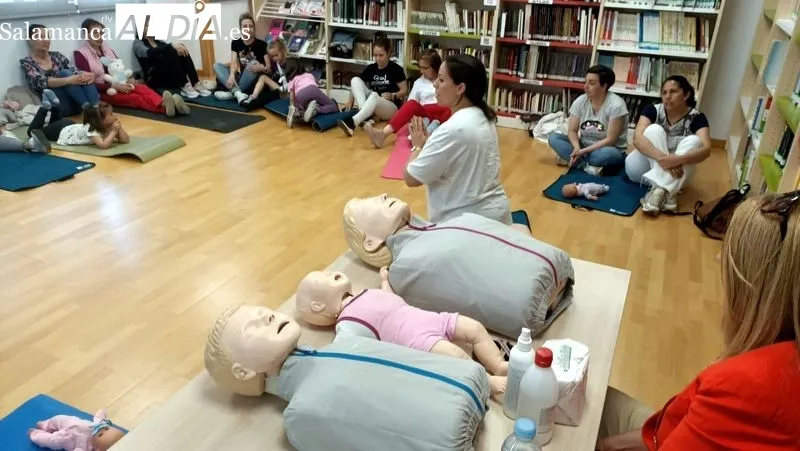 Foto 3 - Lumbrales acoge un interesante y pr&aacute;ctico taller de primeros auxilios y RCP