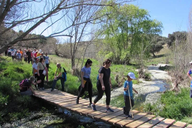 Malpartida acogía la marcha de senderismo solidaria con Aspaym