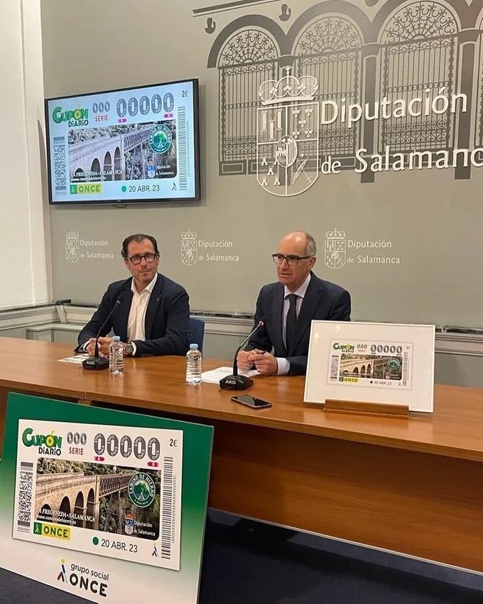Momento de la presentación del cupón dedicado al Camino de Hierro de La Fregeneda 