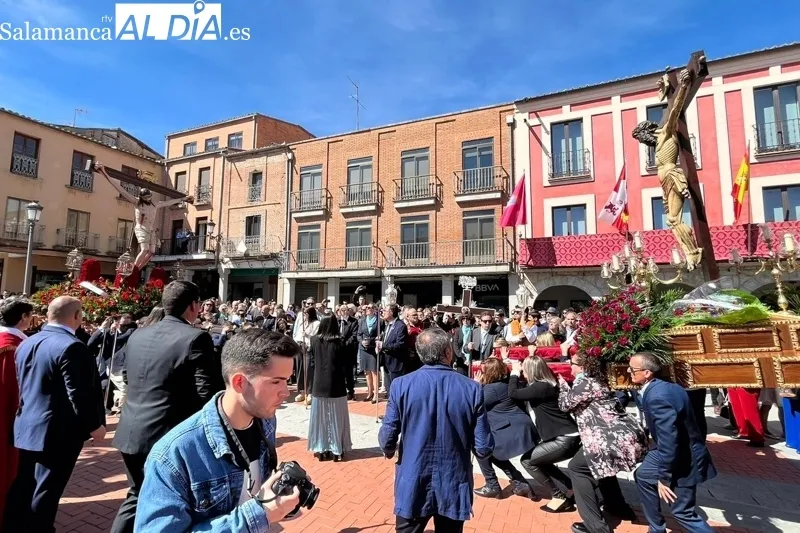 Foto 4 - Multitudinaria participaci&oacute;n en la tradicional procesi&oacute;n del vela en Pe&ntilde;aranda