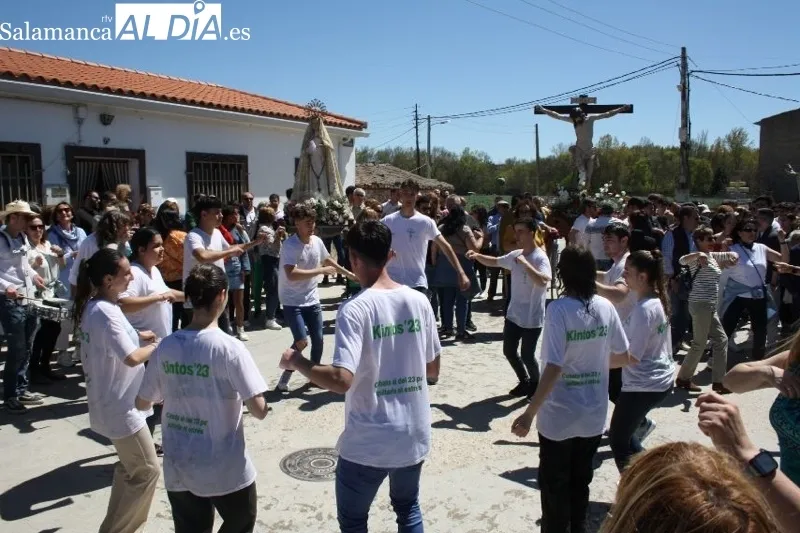 Foto 6 - Primaveral y esperada: As&iacute; se ha vivido la hist&oacute;rica romer&iacute;a de los Quintos de Alaraz este lunes de aguas 