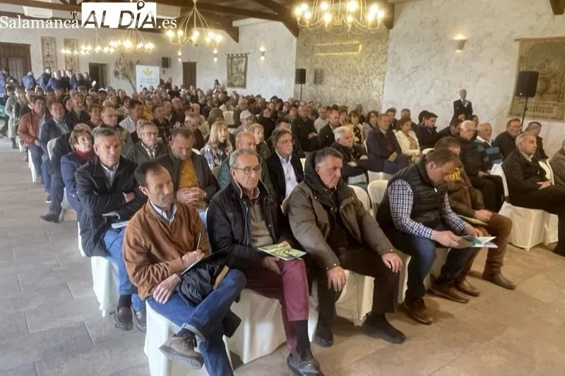 Foto 2 - Caja Rural se encuentra con sus socios en Pe&ntilde;aranda durante la esperada Junta preparatoria previa a la asamblea general