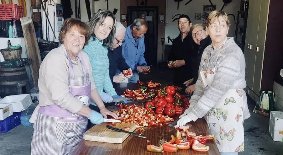 Foto 2 - Una animada y multitudinaria paellada pone el broche de oro a las Fiestas del Voto en Villoria
