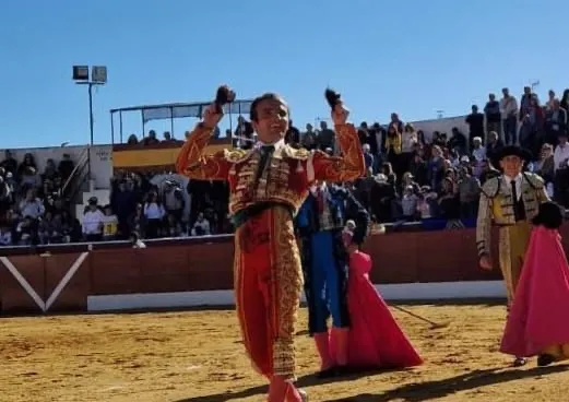 La Plaza de Toros La Vega de Villoria acogía este domingo una corrida mixta  
