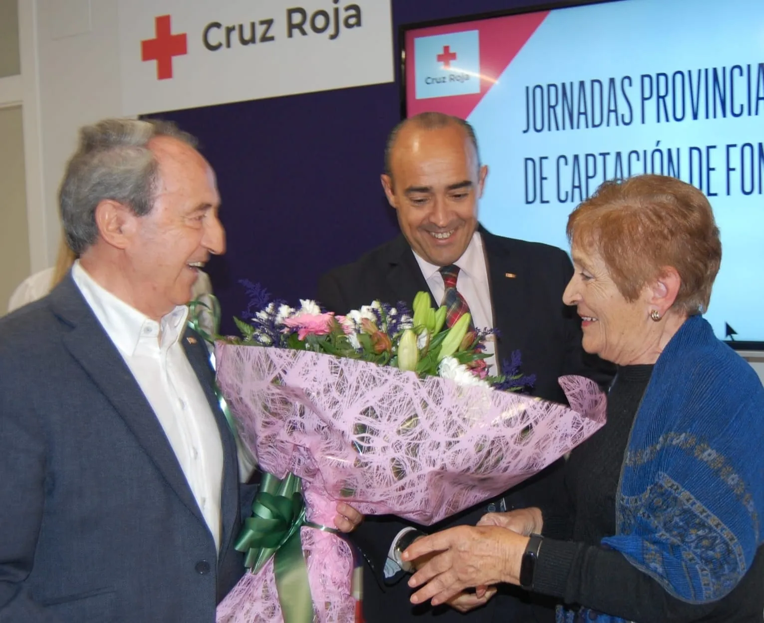 Ana María Saéz ha recibido un homenaje por sus 17 años como voluntaria de Cruz Roja