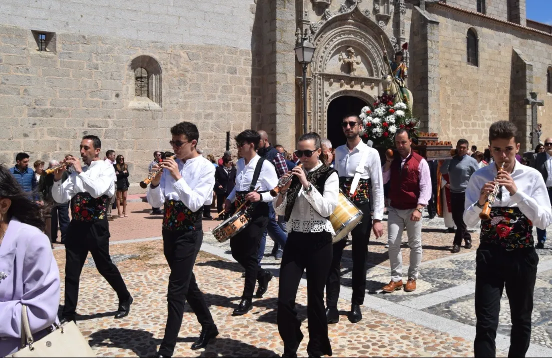 Santiago de la Puebla celebraba este domingo la procesión de San Jorge