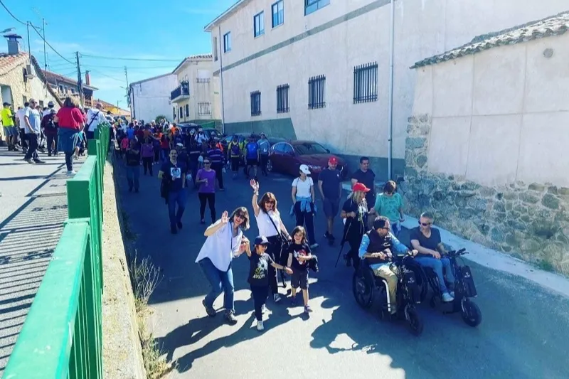 Malpartida acogía la marcha de senderismo solidaria con Aspaym