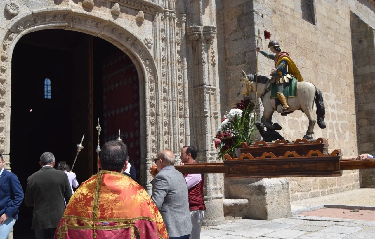Santiago de la Puebla celebraba este domingo la procesión de San Jorge