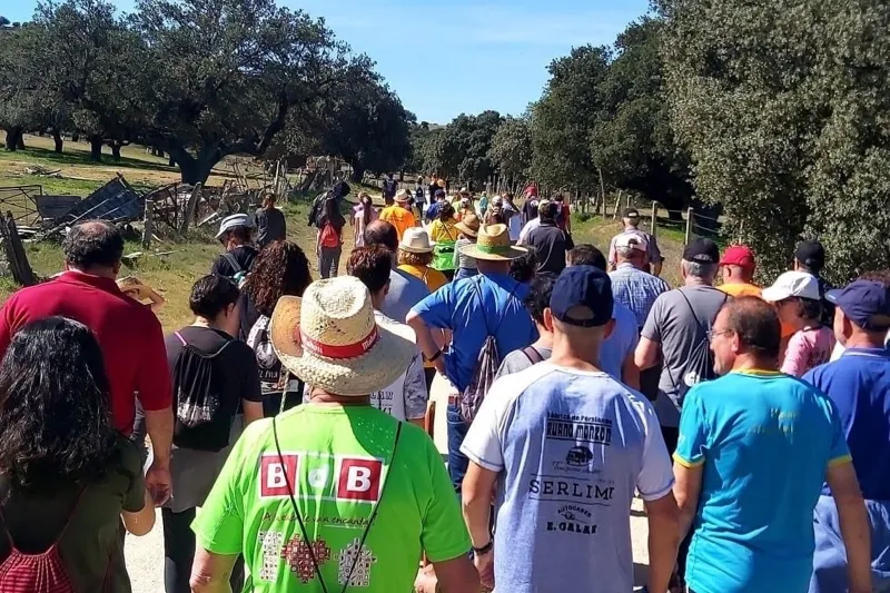 Malpartida acogía la marcha de senderismo solidaria con Aspaym