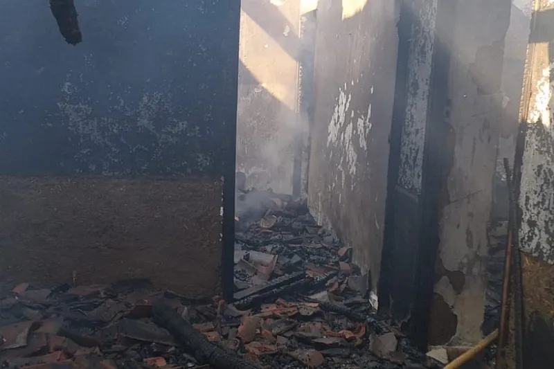 Bomberos de Peñaranda intervienen en un incendio en Horcajo Medianero