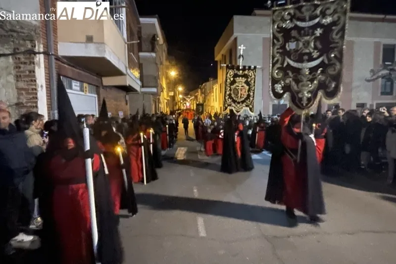 Foto 10 - Devoci&oacute;n multitudinaria y sorpresas protagonizan la esperada procesi&oacute;n del Cristo del Humilladero y Nuestra Se&ntilde;ora de las L&aacute;grimas