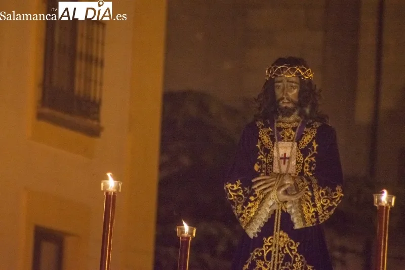 Foto 10 - Silencio y expectaci&oacute;n en la medianoche nazarena de Pe&ntilde;aranda