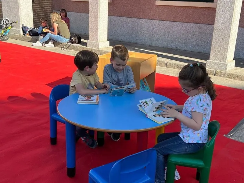 Foto 7 - Carbajosa se sumerge en el mundo de los libros