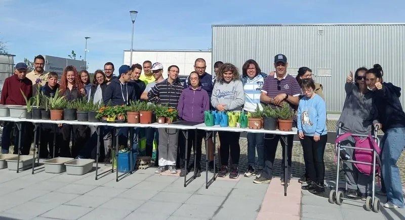 Voluntarios del proyecto ‘Alcorques savios’