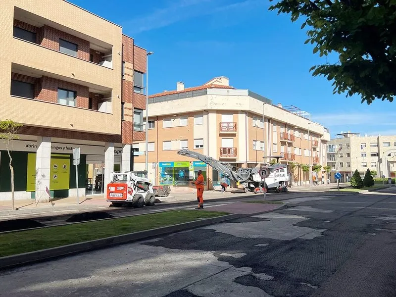 Foto 9 - Comienzan a asfaltarse diferentes calles de Carbajosa