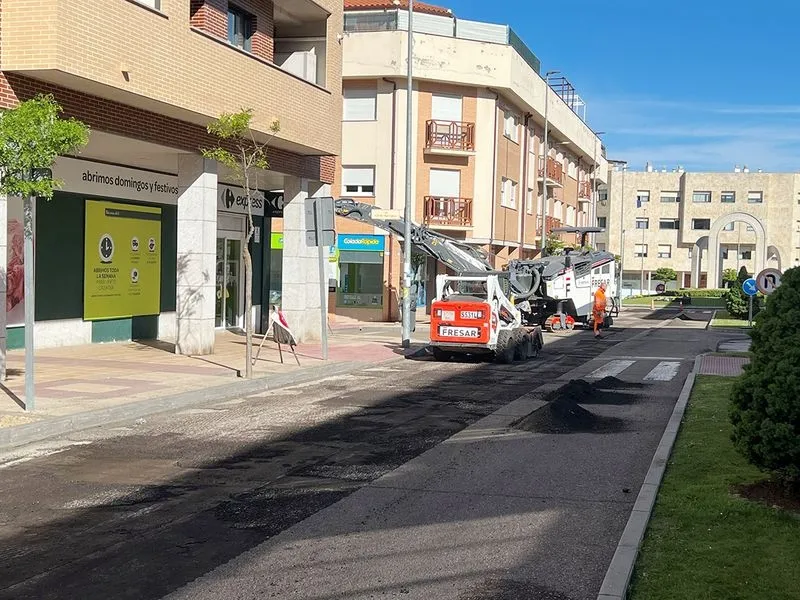 Foto 8 - Comienzan a asfaltarse diferentes calles de Carbajosa