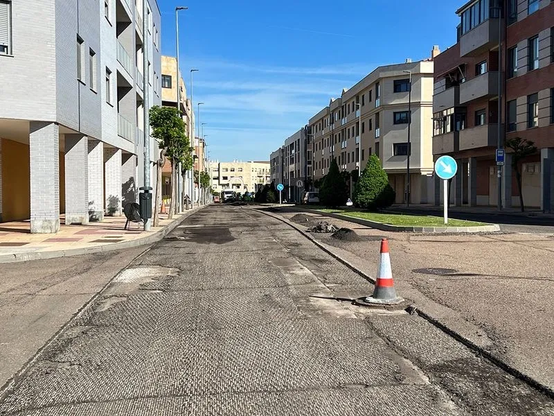 Foto 4 - Comienzan a asfaltarse diferentes calles de Carbajosa