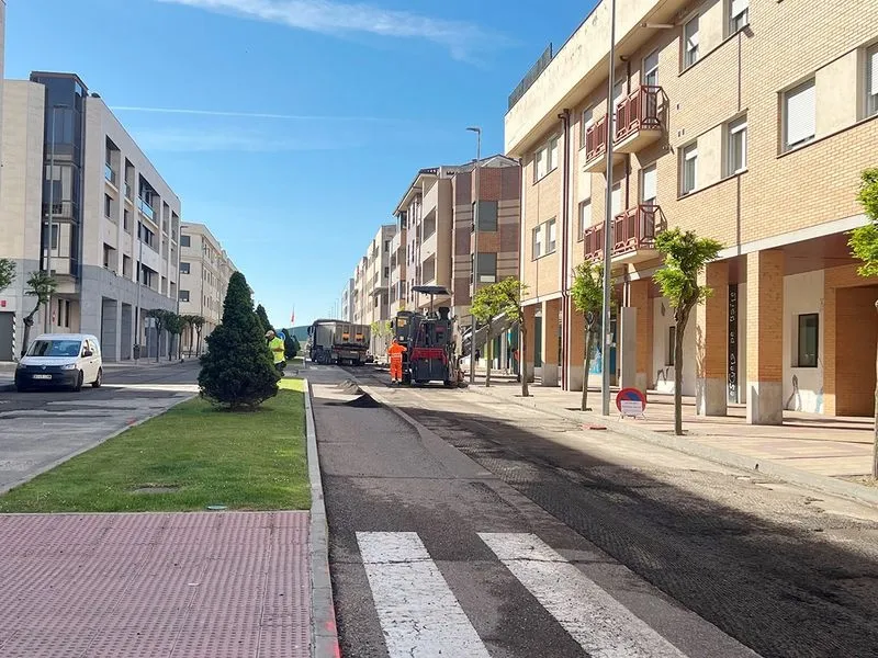 Foto 3 - Comienzan a asfaltarse diferentes calles de Carbajosa